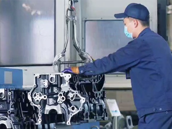 制造企業(yè)選擇AGV叉車(chē)應(yīng)該注意哪些？